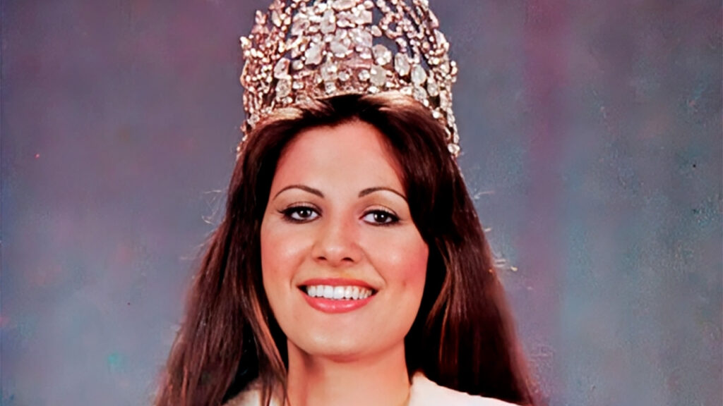 Rejane Goulart com a coroa de Miss Brasil