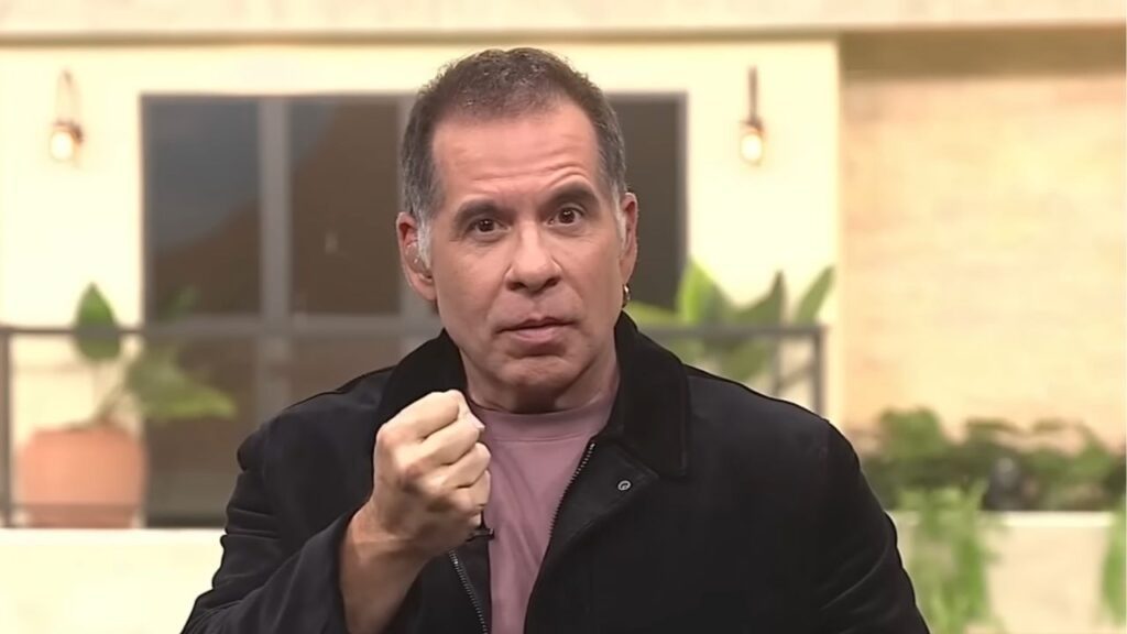 Leandro Hassum apresentando a Casa do Patrão